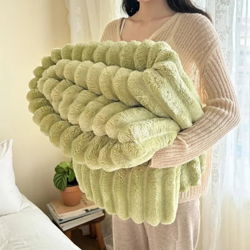 🛏️Thickened Rabbit Plush&Milk Velvet Cover Blanket🍂Wrap up in Ultimate Comfort
